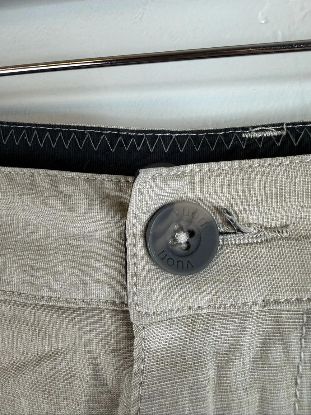 Vuori Mens Aim Chino Pants Size 30 x 31 Tan Stretch Business Golf Casual Khaki